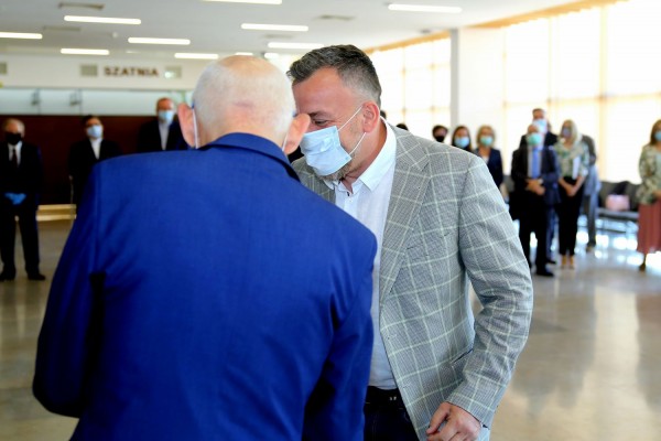 Click to zoom the picture.